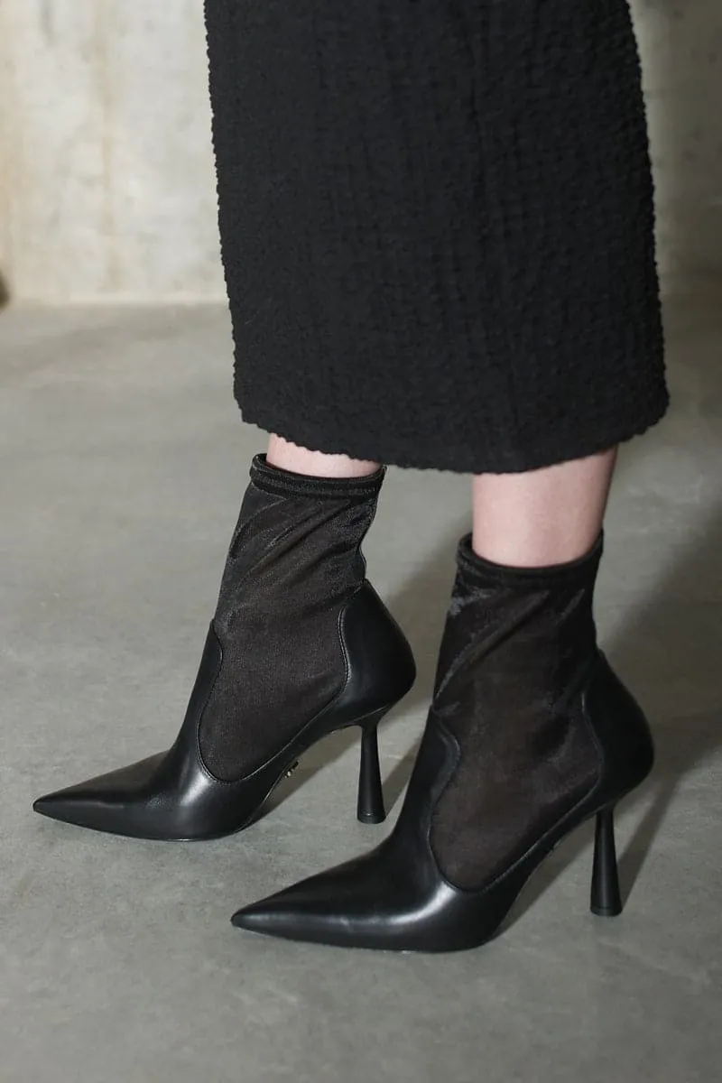 ANNA BLACK HEELED BOOTS