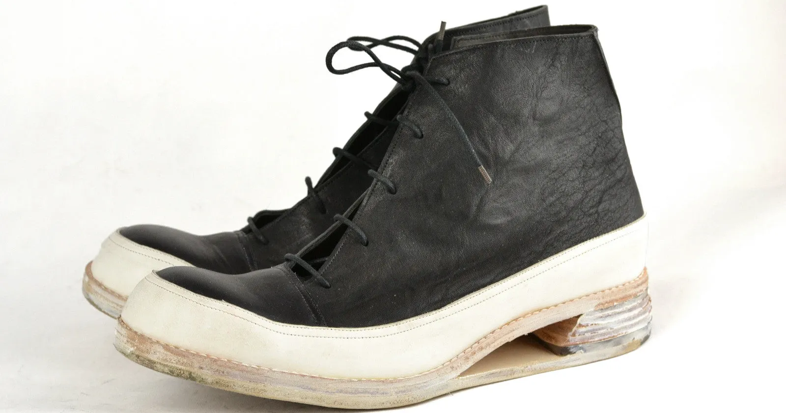 Sneaker boot  |  Hollow wedge